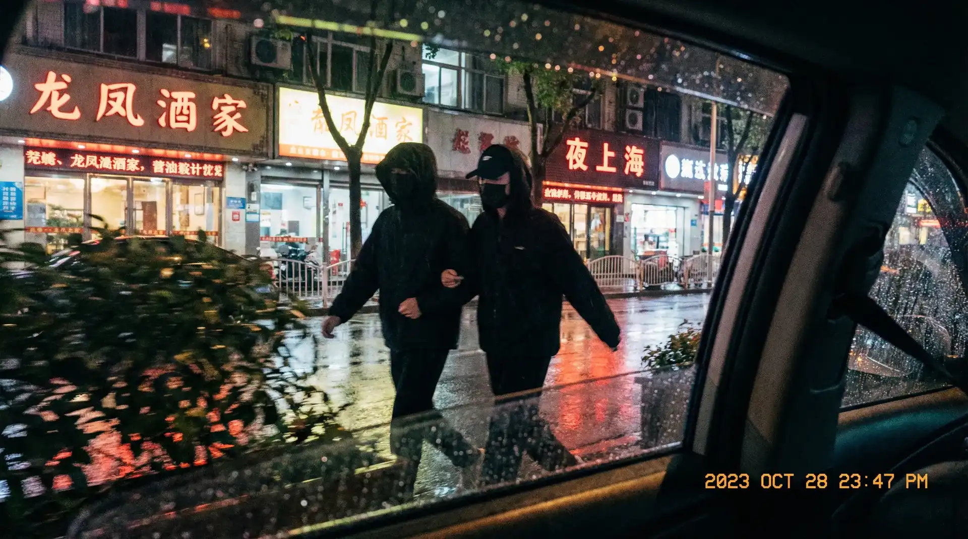 早泄警犬 - 顶流明星深夜密会现场抓拍照片